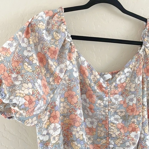 Lily White Floral Front Scrunched‎ Top - Picture 4 of 6